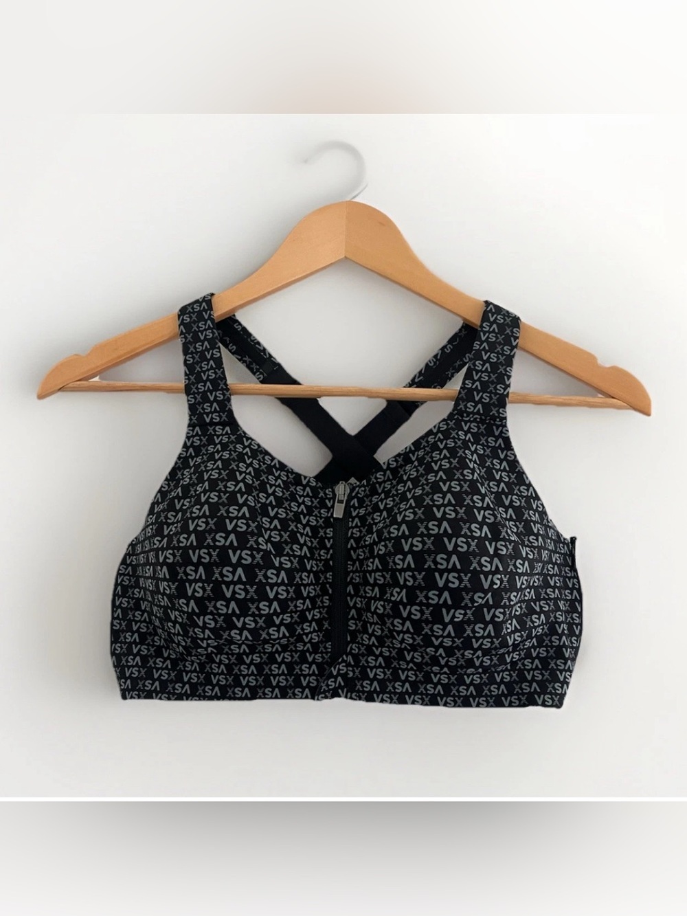 NWT Victoria Secret Knockout 2.0 Front Zip Sports Bra 34D